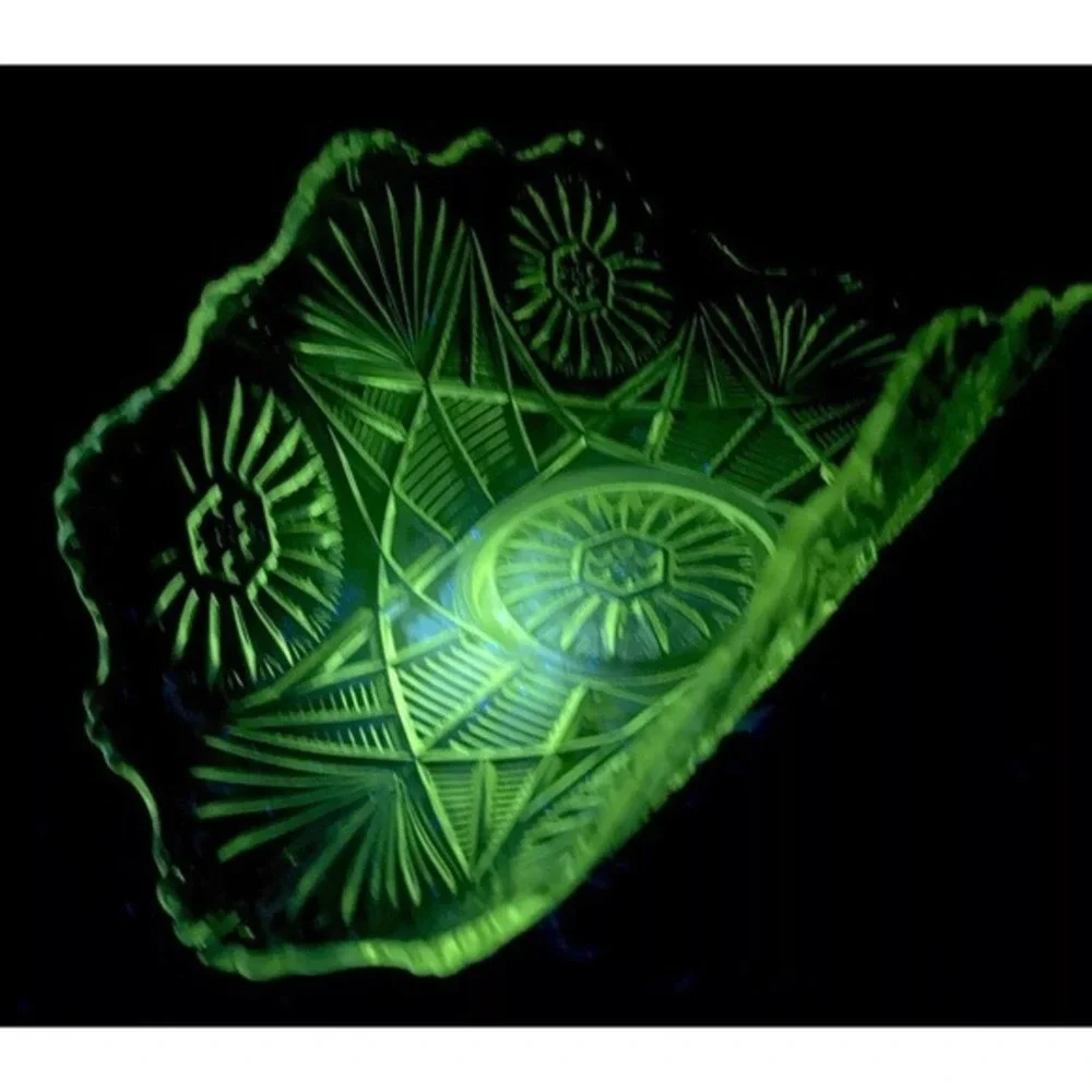 EAPG Bread Server Vintage Cut Glass Crystal Sawtooth Edge UV GLOW Fun Cool‎ Gift